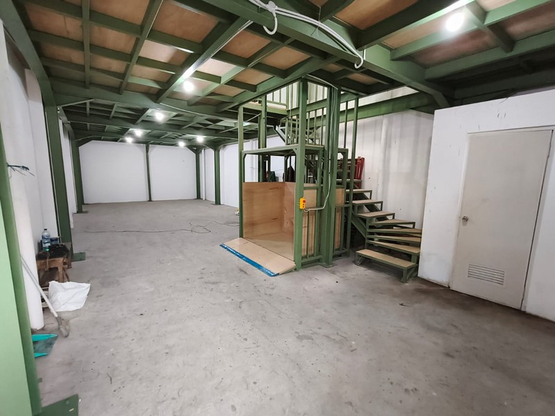 Gudang Aeropolis Technopark, baru renovasi jadi 3 lantai full dengan kontruksi WF 250, ada lift barang, akses pintu container bisa, full kanopi depan