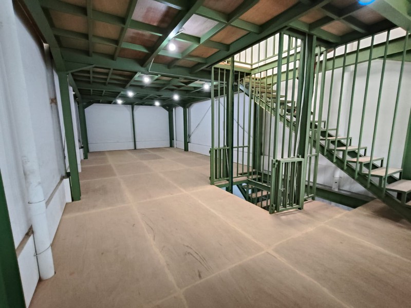 Gudang Aeropolis Technopark, baru renovasi jadi 3 lantai full dengan kontruksi WF 250, ada lift barang, akses pintu container bisa, full kanopi depan