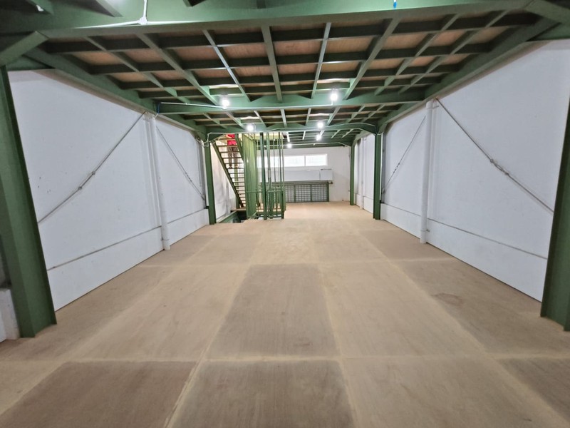 Gudang Aeropolis Technopark, baru renovasi jadi 3 lantai full dengan kontruksi WF 250, ada lift barang, akses pintu container bisa, full kanopi depan