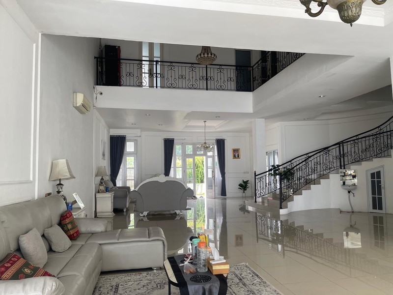 Rumah Disewa Strategis , aman , nyaman daerah elite Vila Cinere Mas