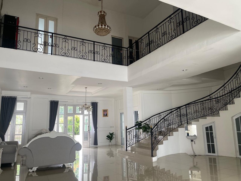 Rumah Disewa Strategis , aman , nyaman daerah elite Vila Cinere Mas