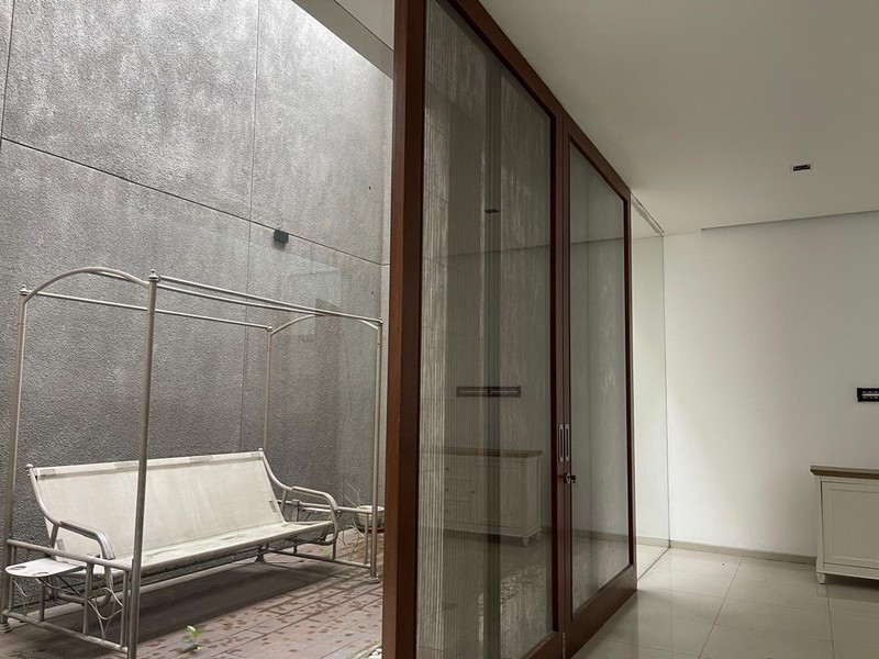 Rumah di SEWA - Stategis dan Aman di Pondok Indah