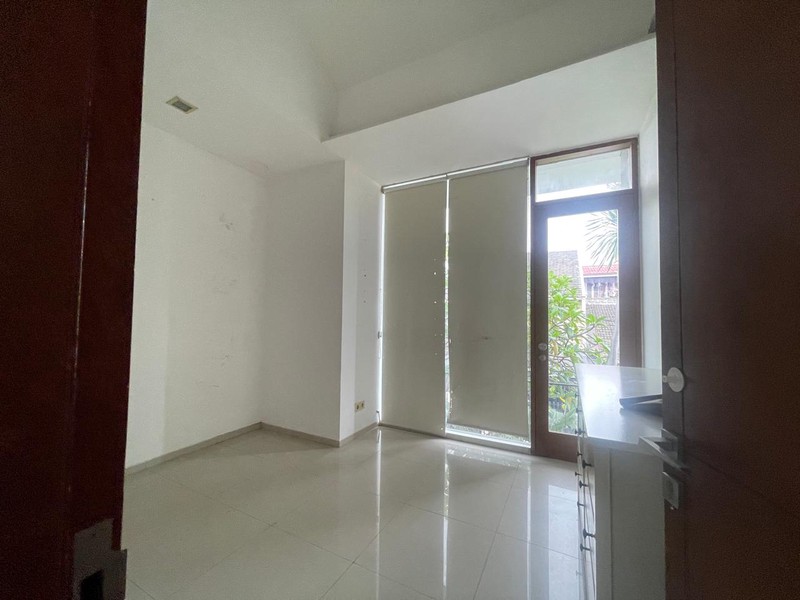 Rumah di SEWA - Stategis dan Aman di Pondok Indah