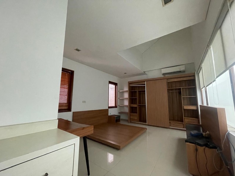 Rumah di SEWA - Stategis dan Aman di Pondok Indah