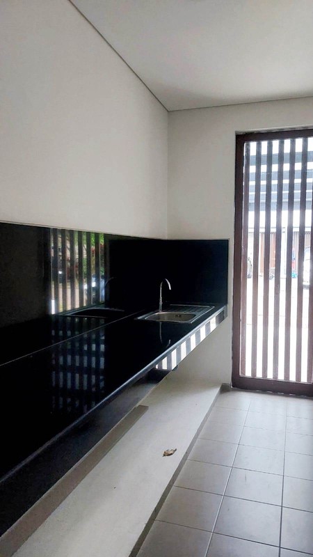 Rumah Bagus 2 Lantai, Bebas Banjir dalam Cluster di bintaro Sektor 9