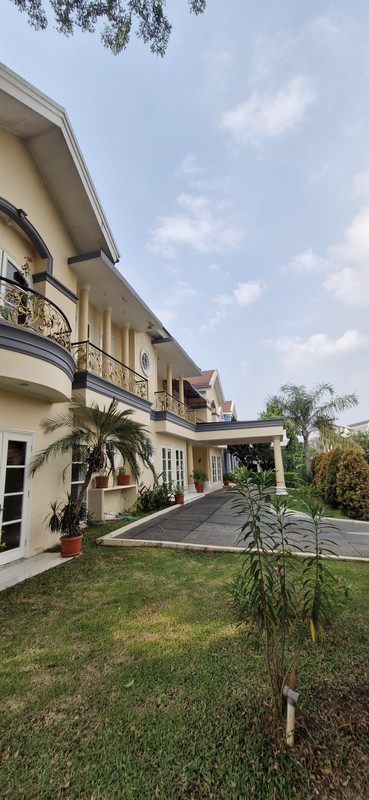 Best Deal!! Rumah Besar Luas Hoek - di Cluster Exclusive Kota Wisata  