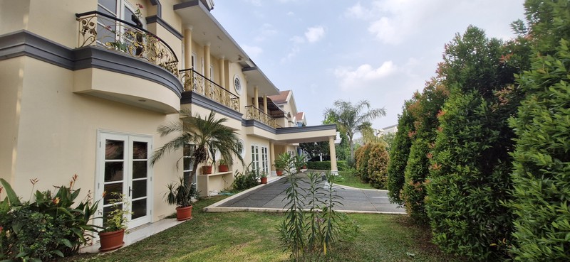 Best Deal!! Rumah Besar Luas Hoek - di Cluster Exclusive Kota Wisata  