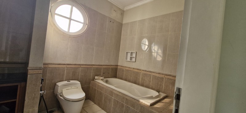 Best Deal!! Rumah Besar Luas Hoek - di Cluster Exclusive Kota Wisata  