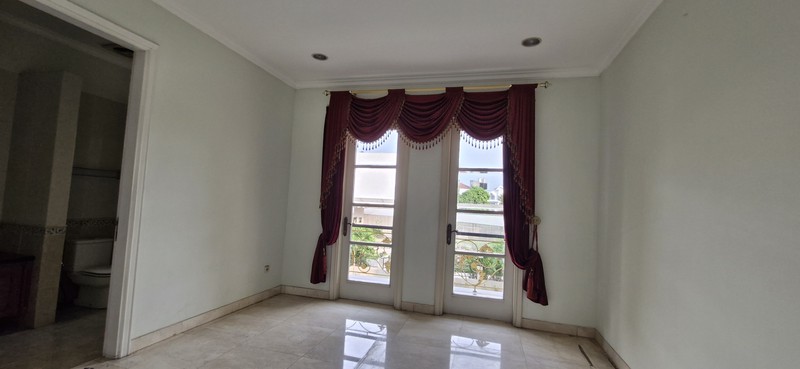 Best Deal!! Rumah Besar Luas Hoek - di Cluster Exclusive Kota Wisata  