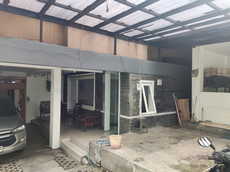 STRATEGIS! Rumah Luas di Mainroad Ciumbuleuit, Bandung!