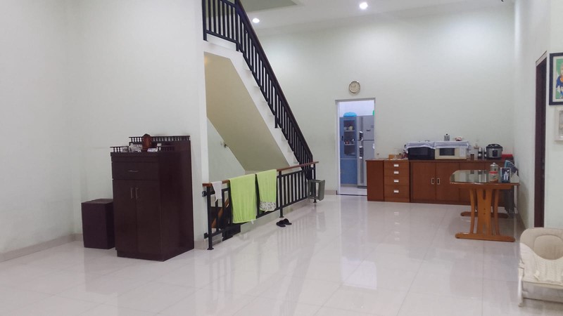 Gedung Bengkel Mobil Beserta Izin Usaha dan Isinya, Lokasi Ramai Di Jl. Dewi Sartika, Kramat Jati, Dekat St. LRT Cawang