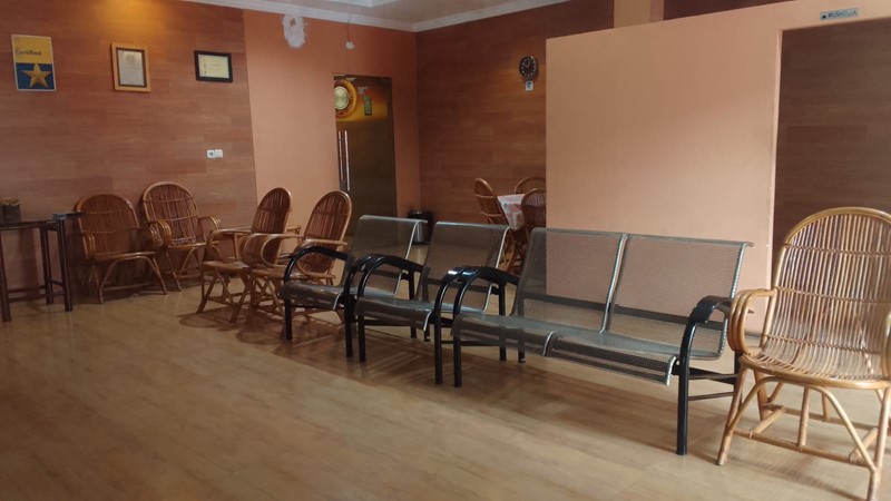 Gedung Bengkel Mobil Beserta Izin Usaha dan Isinya, Lokasi Ramai Di Jl. Dewi Sartika, Kramat Jati, Dekat St. LRT Cawang