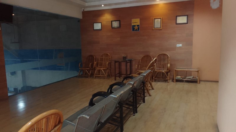 Gedung Bengkel Mobil Beserta Izin Usaha dan Isinya, Lokasi Ramai Di Jl. Dewi Sartika, Kramat Jati, Dekat St. LRT Cawang