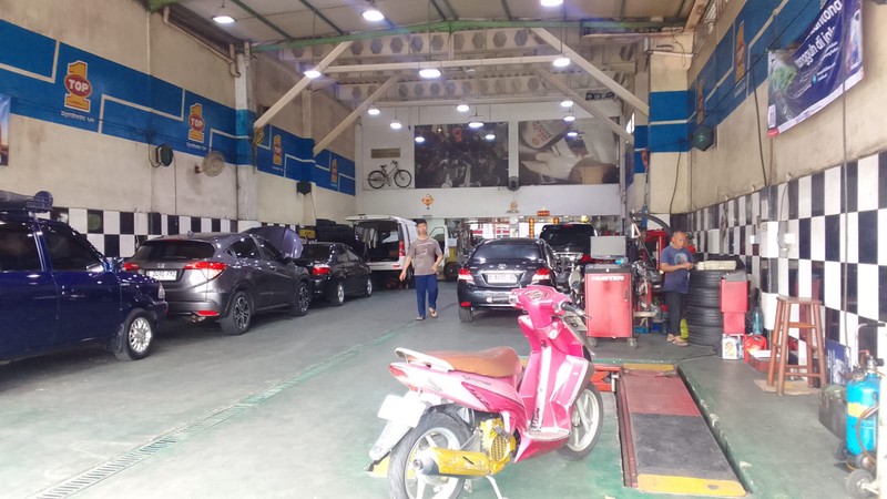 Gedung Bengkel Mobil Beserta Izin Usaha dan Isinya, Lokasi Ramai Di Jl. Dewi Sartika, Kramat Jati, Dekat St. LRT Cawang