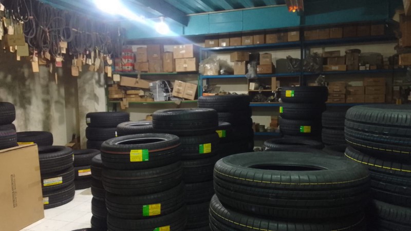 Gedung Bengkel Mobil Beserta Izin Usaha dan Isinya, Lokasi Ramai Di Jl. Dewi Sartika, Kramat Jati, Dekat St. LRT Cawang