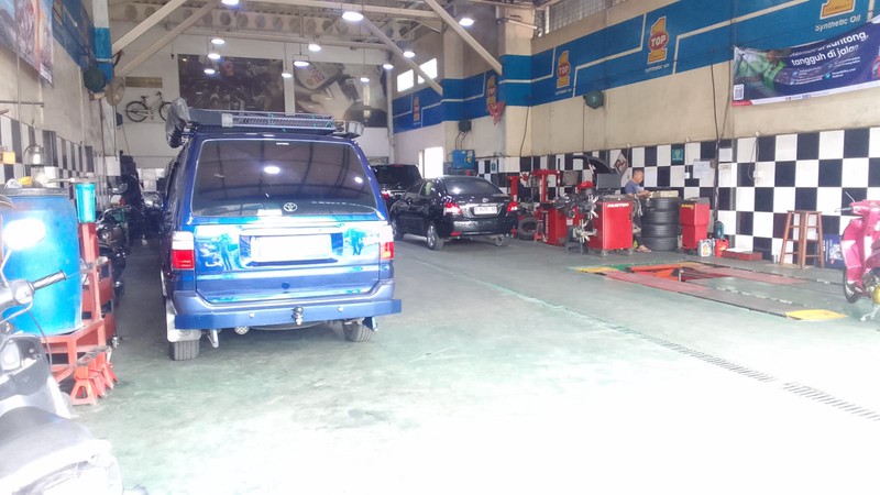 Gedung Bengkel Mobil Beserta Izin Usaha dan Isinya, Lokasi Ramai Di Jl. Dewi Sartika, Kramat Jati, Dekat St. LRT Cawang
