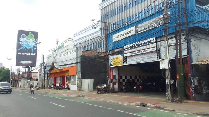 Gedung Bengkel Mobil Beserta Izin Usaha dan Isinya, Lokasi Ramai Di Jl. Dewi Sartika, Kramat Jati, Dekat St. LRT Cawang