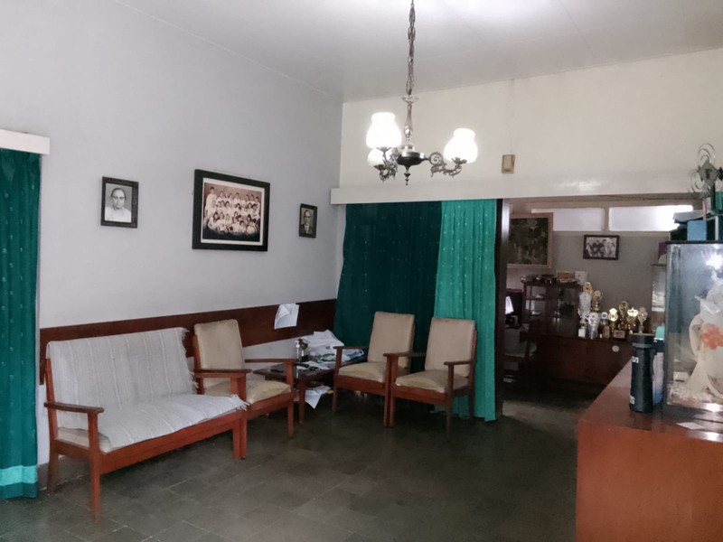 Rumah Besar dengan Halaman Luas di Dago Bandung