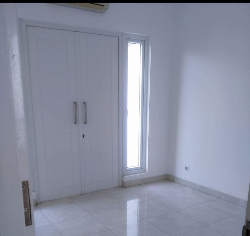 Rumah Mewah 2 Lantai Di Perumahan Elit Raffles Hills, Cibubur, 3 Menit Ke Tol Cibubur