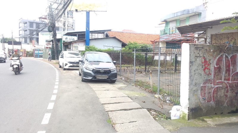 Bangunan Komersial Lahan Tanah 790 m2, Lokasi Ramai Usaha, Di Jalan Raya Bogor, Kramat Jati, Dijual Dibawah NJOP