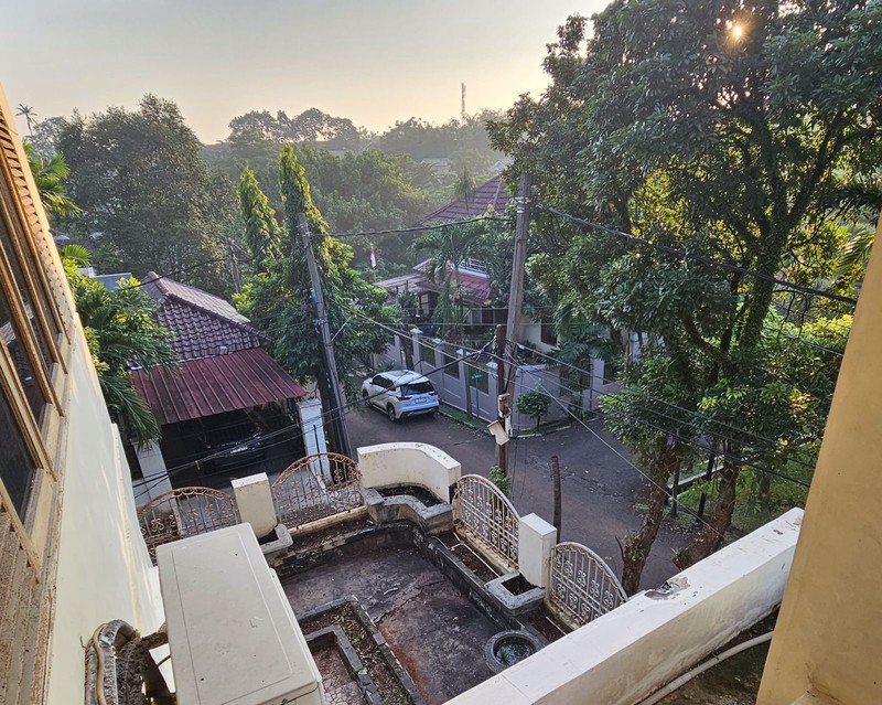 DIJUAL Rumah di Bumi Pusaka Cinere Hook Depan Taman.