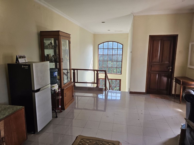 DIJUAL Rumah di Bumi Pusaka Cinere Hook Depan Taman.