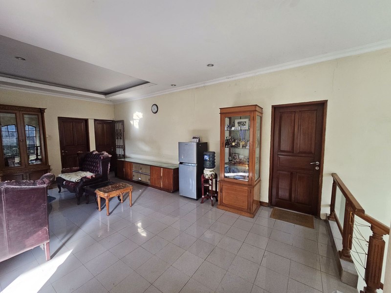 DIJUAL Rumah di Bumi Pusaka Cinere Hook Depan Taman.