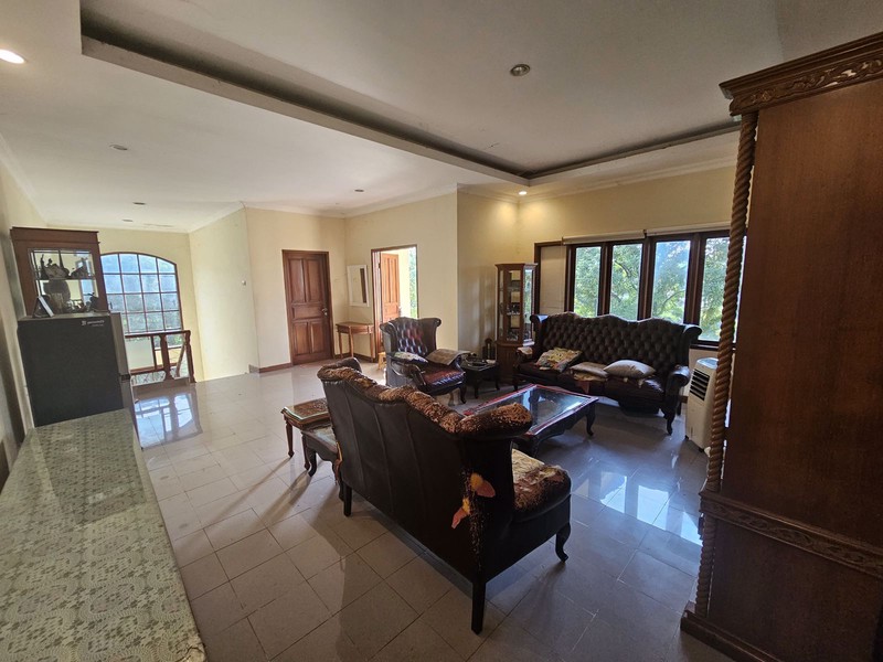 DIJUAL Rumah di Bumi Pusaka Cinere Hook Depan Taman.