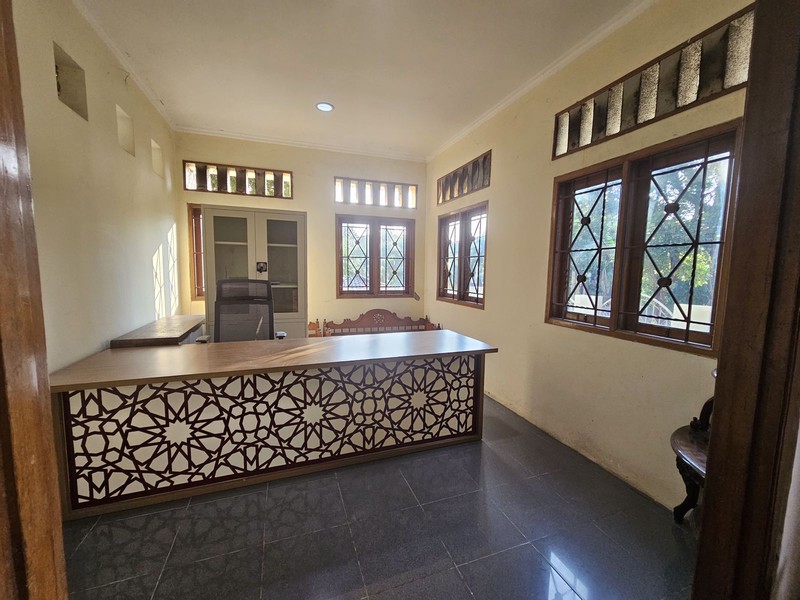 DIJUAL Rumah di Bumi Pusaka Cinere Hook Depan Taman.