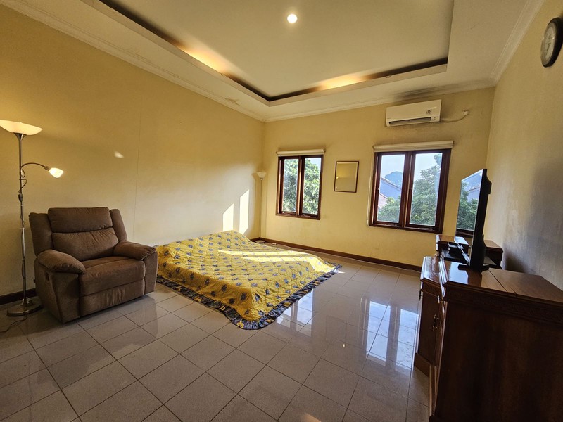 DIJUAL Rumah di Bumi Pusaka Cinere Hook Depan Taman.