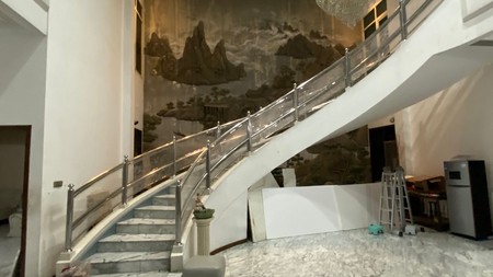 Dijual Rumah Mewah - Raya Dharmahusada Indah