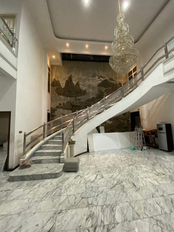 Dijual Rumah Mewah - Raya Dharmahusada Indah