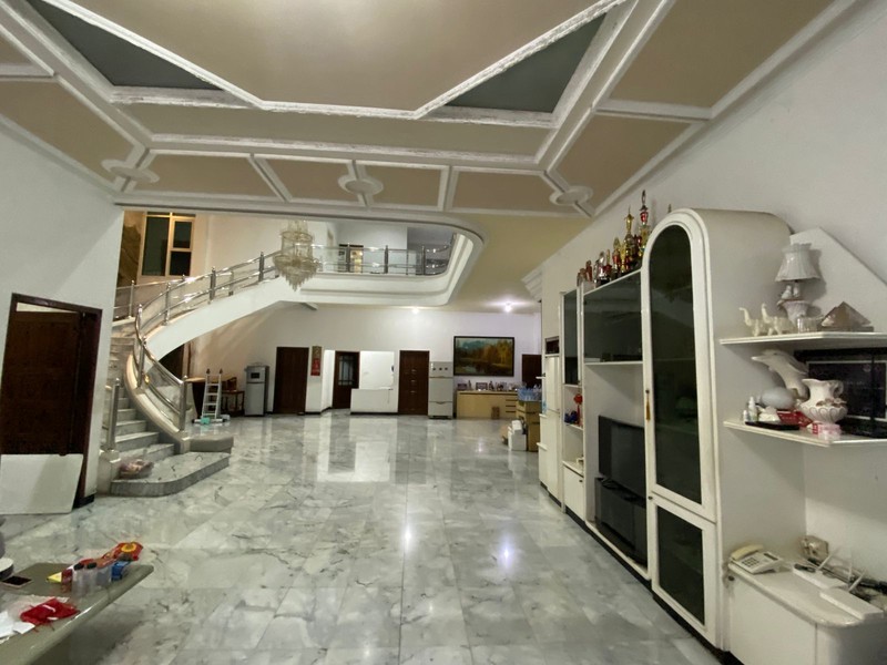 Dijual Rumah Mewah - Raya Dharmahusada Indah