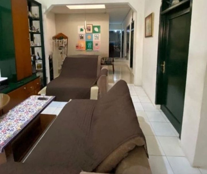 Rumah Strategis Lokasi Ramai Usaha, Cocok Untuk Kantor, Di Tebet Dekat Jl. MT Haryono