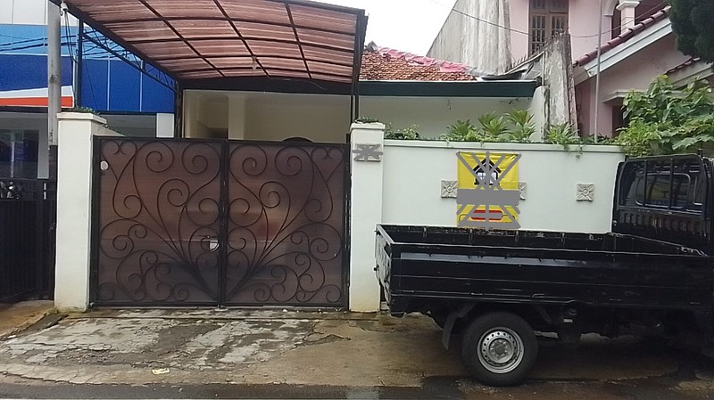 Rumah Strategis Lokasi Ramai Usaha, Cocok Untuk Kantor, Di Tebet Dekat Jl. MT Haryono