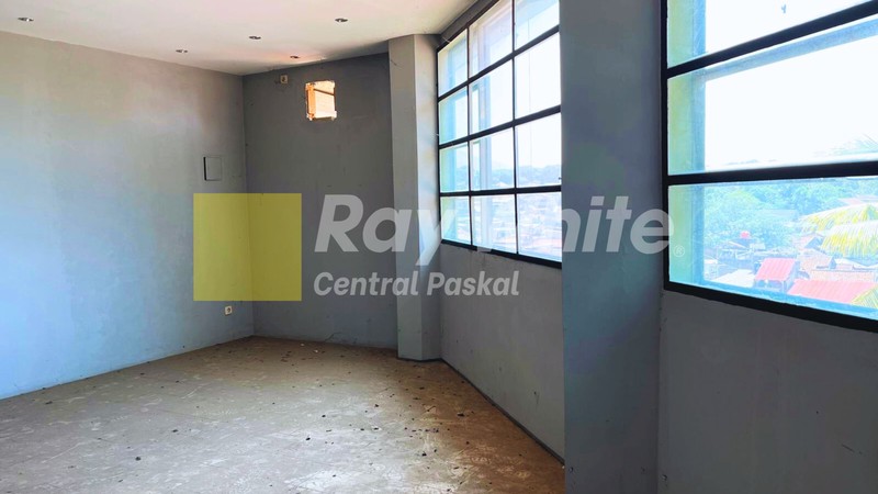 Ruang Usahsa di Mainroad Cihampelas Bandung - Lokasi Sangat Strategis