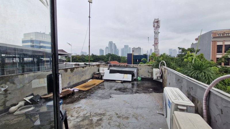 Dijual Ruko Lokasi Strategis Area Komersial Di Jl. Woltermongonsidi, Kebayoran Baru, Jakarta Selatan