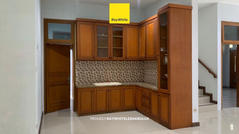 Dijual Rumah Bagus 2 Lantai Berlokasi Strategis di Kalibata deket Mampang Jaksel