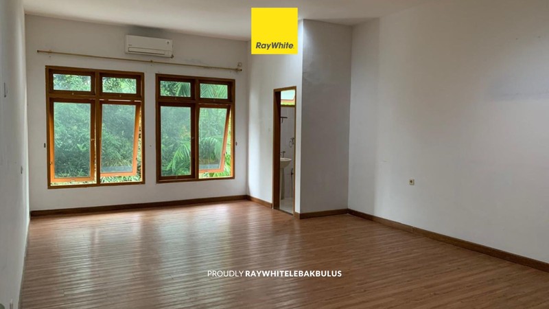 Dijual Rumah Bagus 2 Lantai Berlokasi Strategis di Kalibata deket Mampang Jaksel