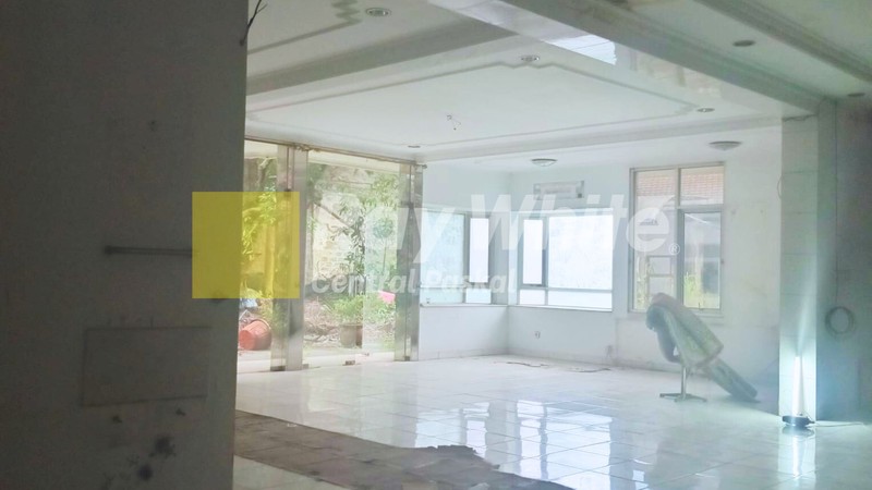 Rumah Besar di Mainroad Garuda - Harga di bawah NJOP