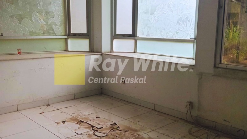 Rumah Besar di Mainroad Garuda - Harga di bawah NJOP