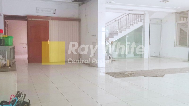 Rumah Besar di Mainroad Garuda - Harga di bawah NJOP