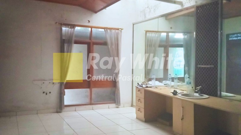 Rumah Besar di Mainroad Garuda - Harga di bawah NJOP