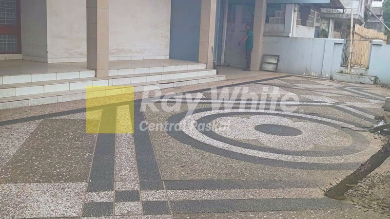 Rumah Besar di Mainroad Garuda - Harga di bawah NJOP