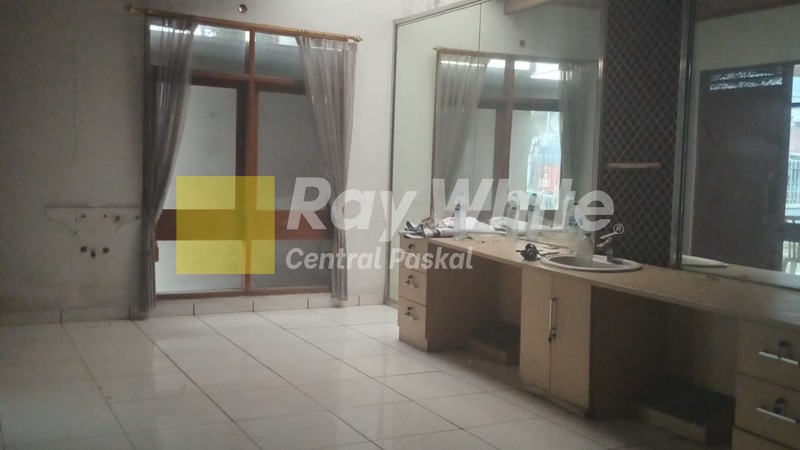 Rumah Besar di Mainroad Garuda - Harga di bawah NJOP