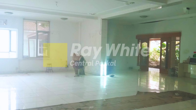 Rumah Besar di Mainroad Garuda - Harga di bawah NJOP