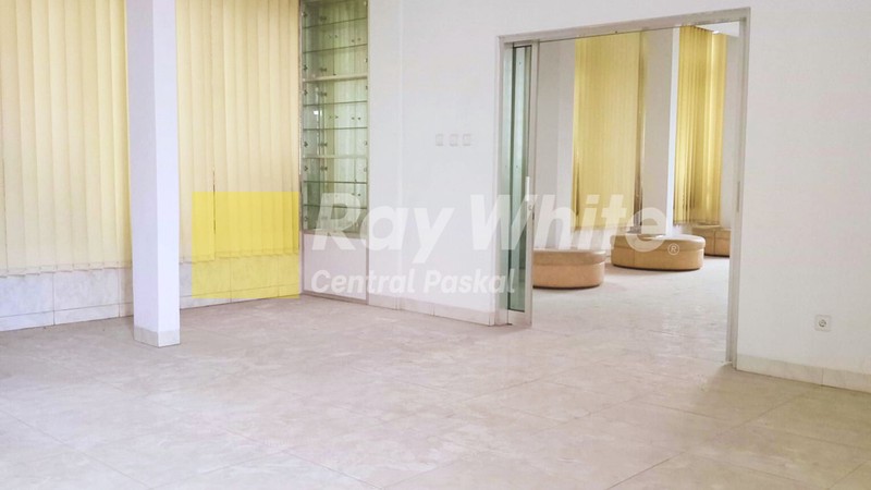 Rumah Besar di Mainroad Garuda - Harga di bawah NJOP