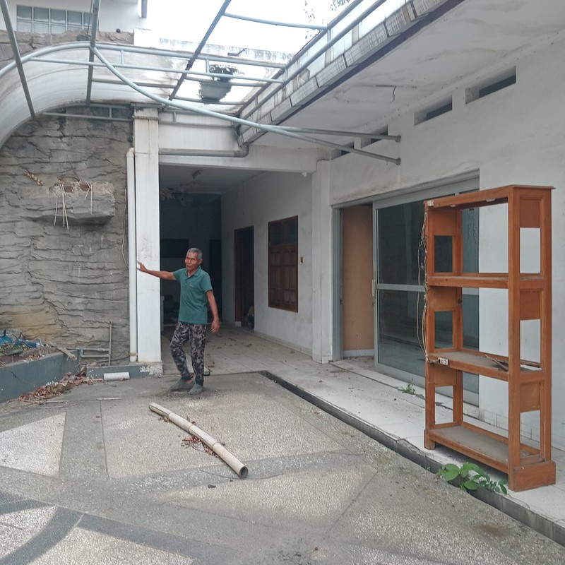 Rumah Besar di Mainroad Garuda - Harga di bawah NJOP