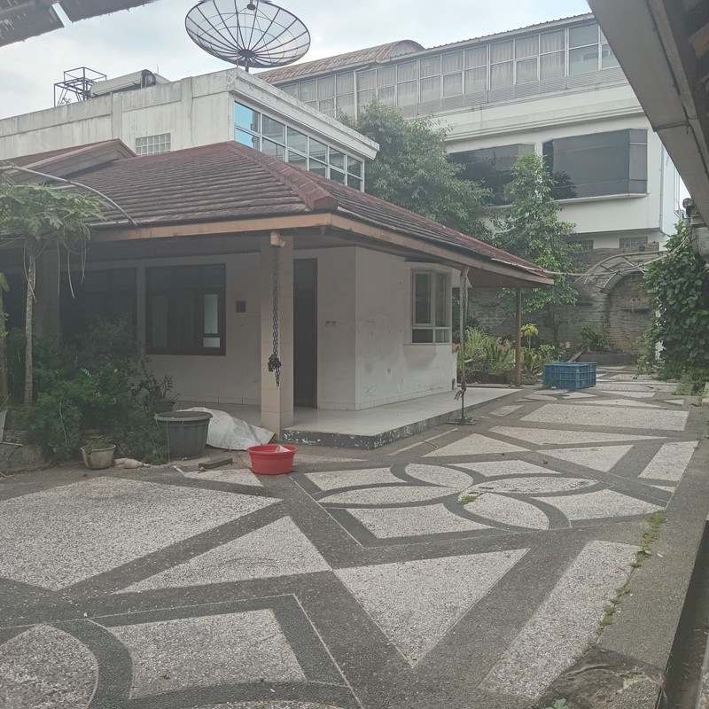 Rumah Besar di Mainroad Garuda - Harga di bawah NJOP