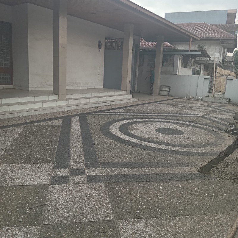 Rumah Besar di Mainroad Garuda - Harga di bawah NJOP